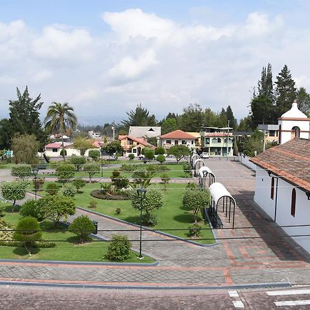 Hostal El Parque Tababela Buitenkant foto