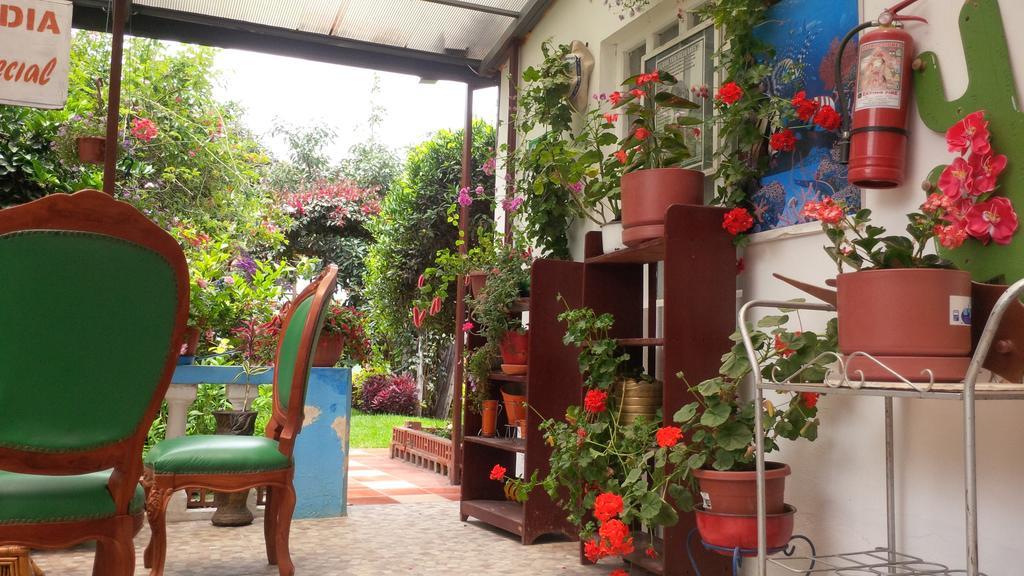 Hostal El Parque Tababela Buitenkant foto