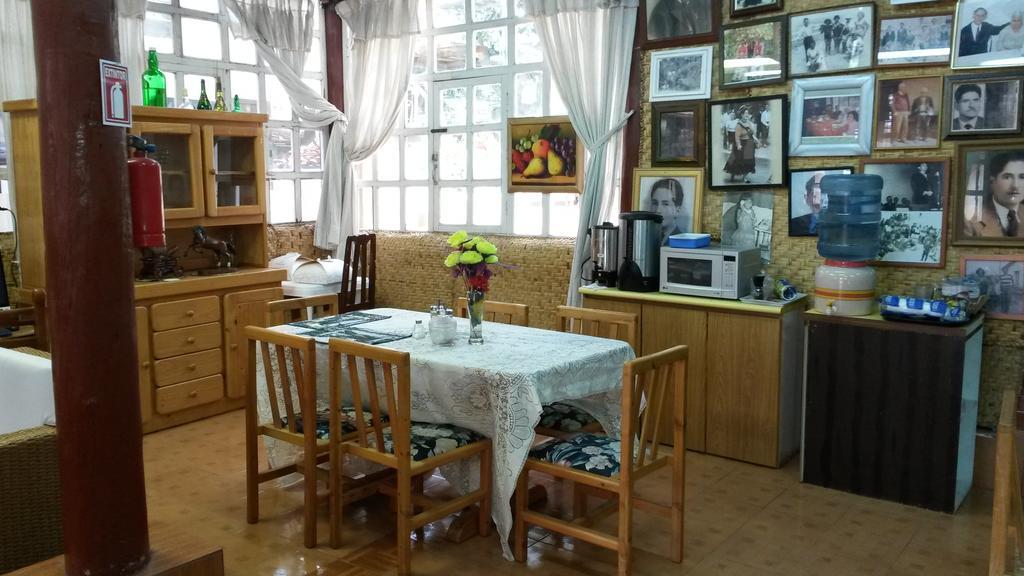 Hostal El Parque Tababela Buitenkant foto