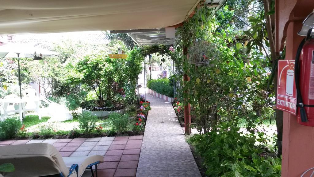 Hostal El Parque Tababela Buitenkant foto