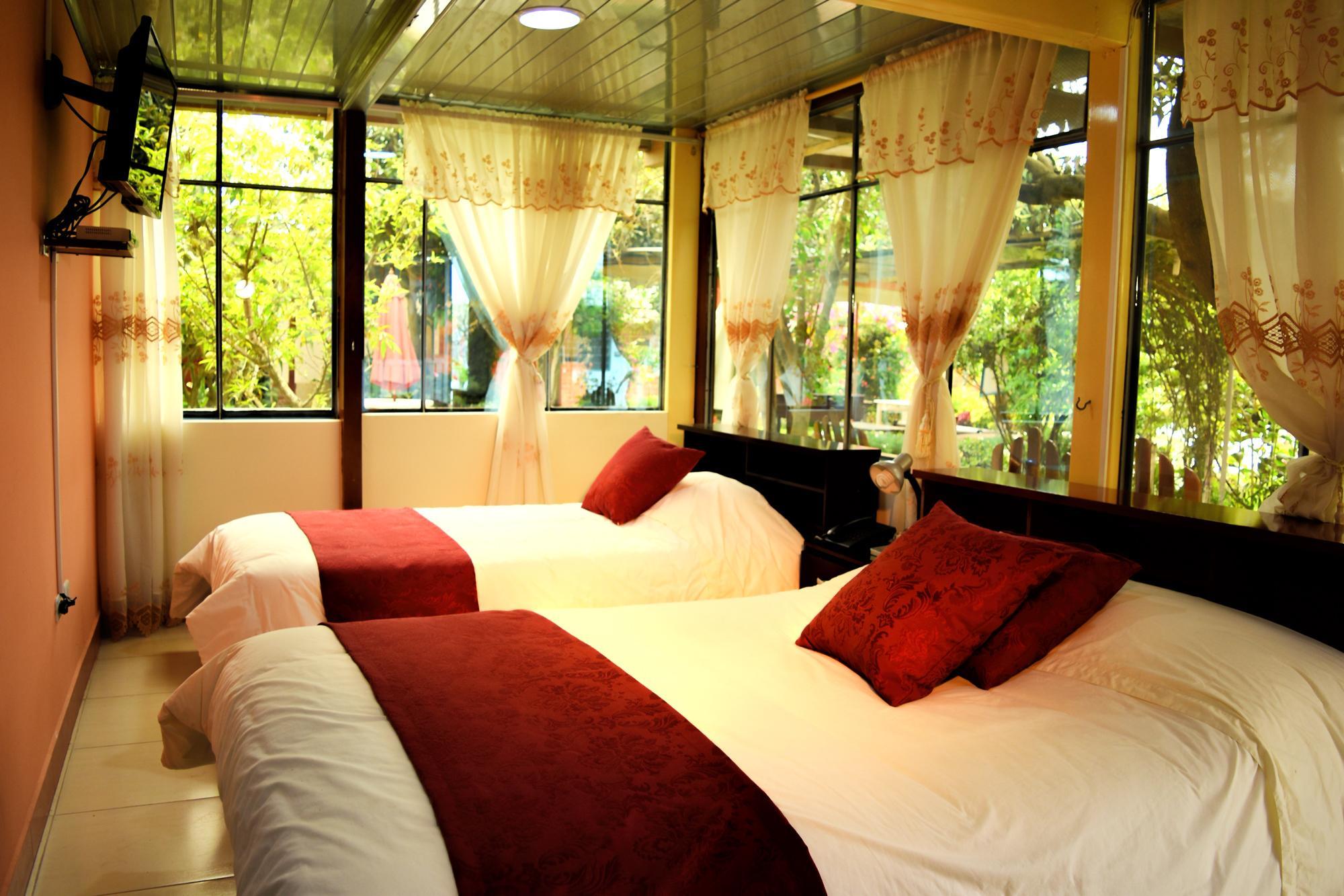 Hostal El Parque Tababela Buitenkant foto