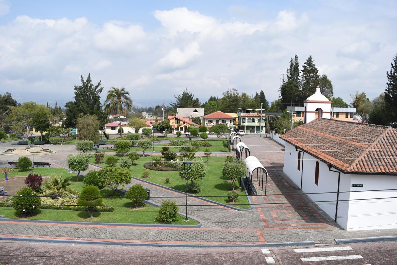 Hostal El Parque Tababela Buitenkant foto