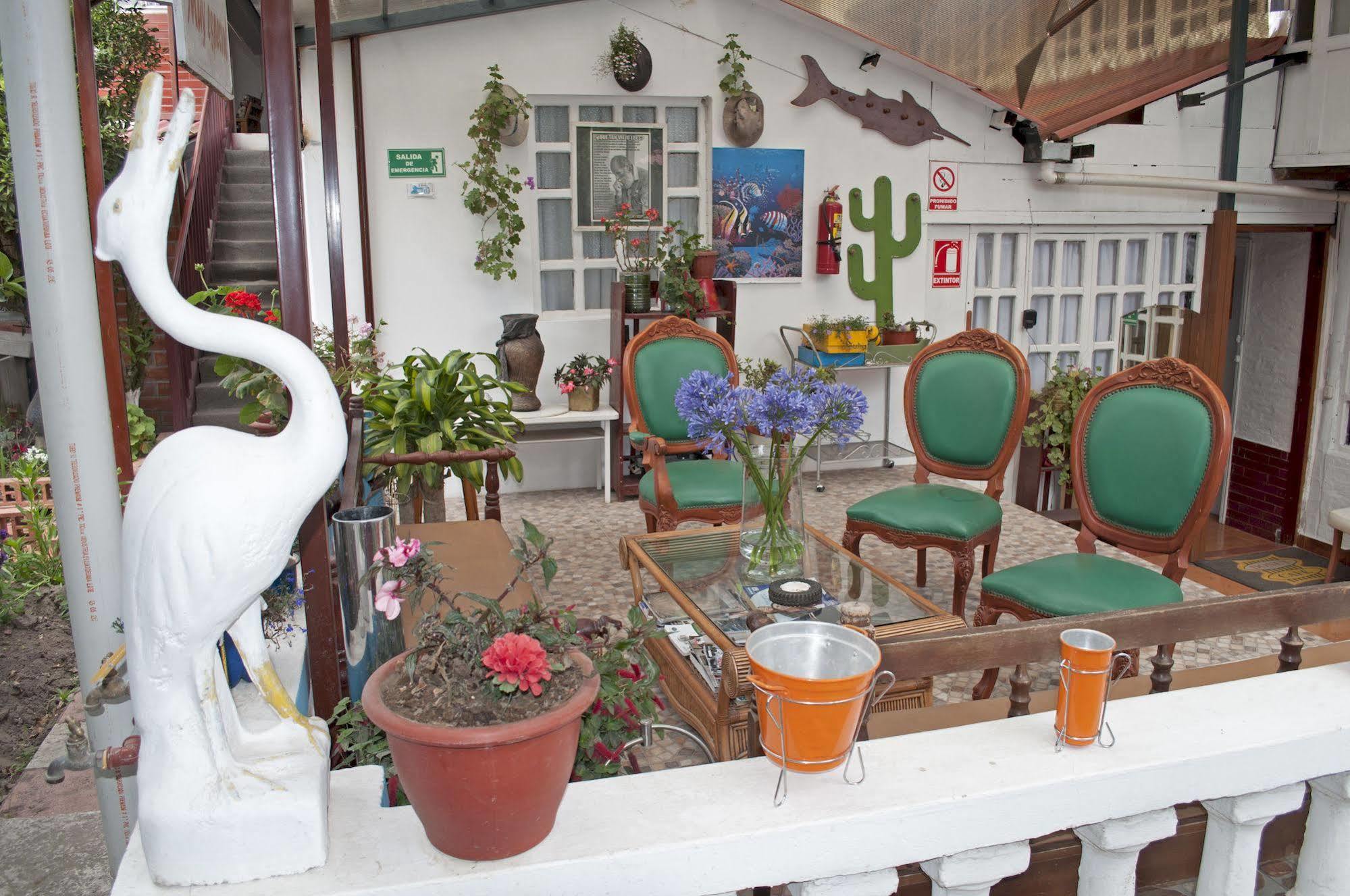 Hostal El Parque Tababela Buitenkant foto