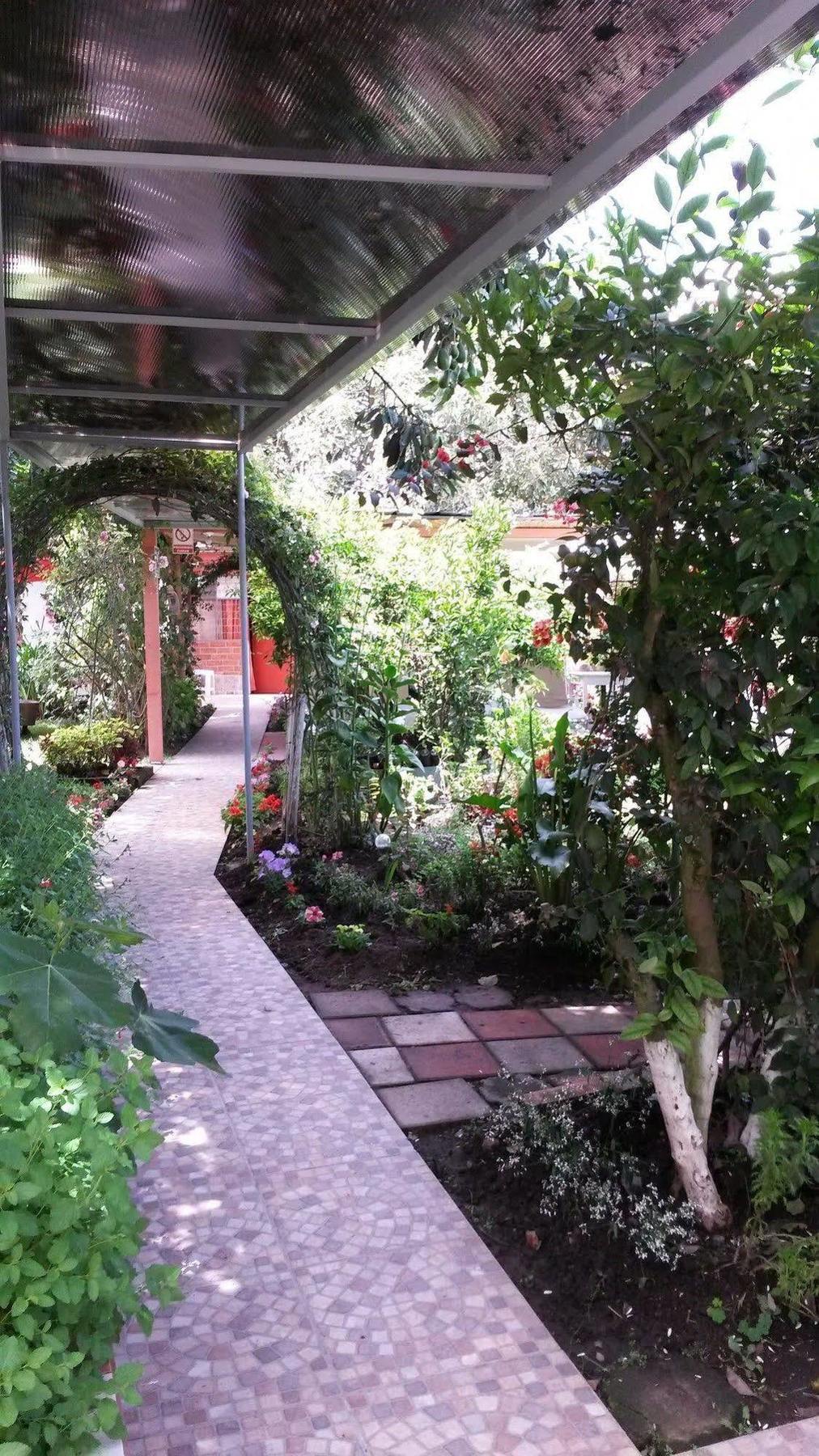 Hostal El Parque Tababela Buitenkant foto
