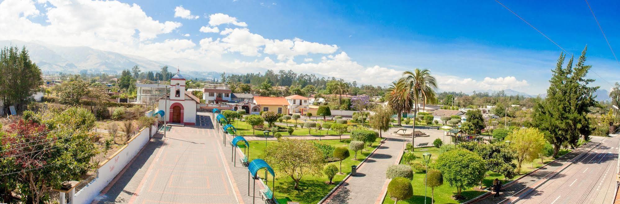 Hostal El Parque Tababela Buitenkant foto
