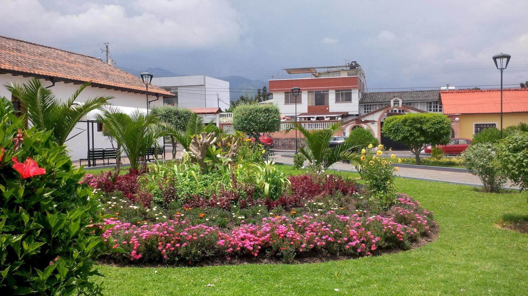 Hostal El Parque Tababela Buitenkant foto